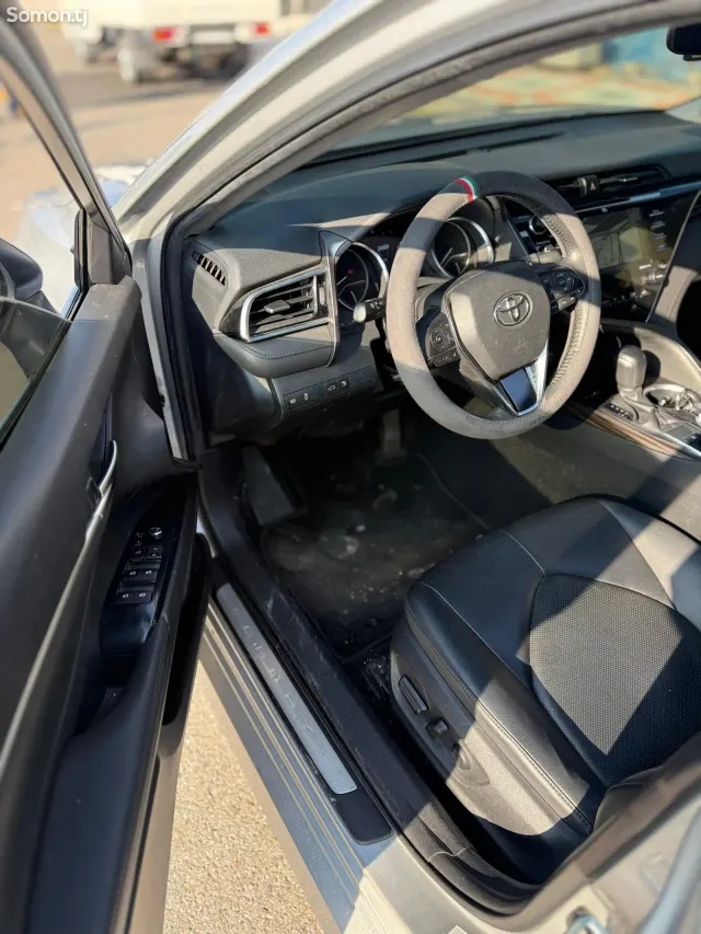 Toyota Camry 2018 · 2.5 AT