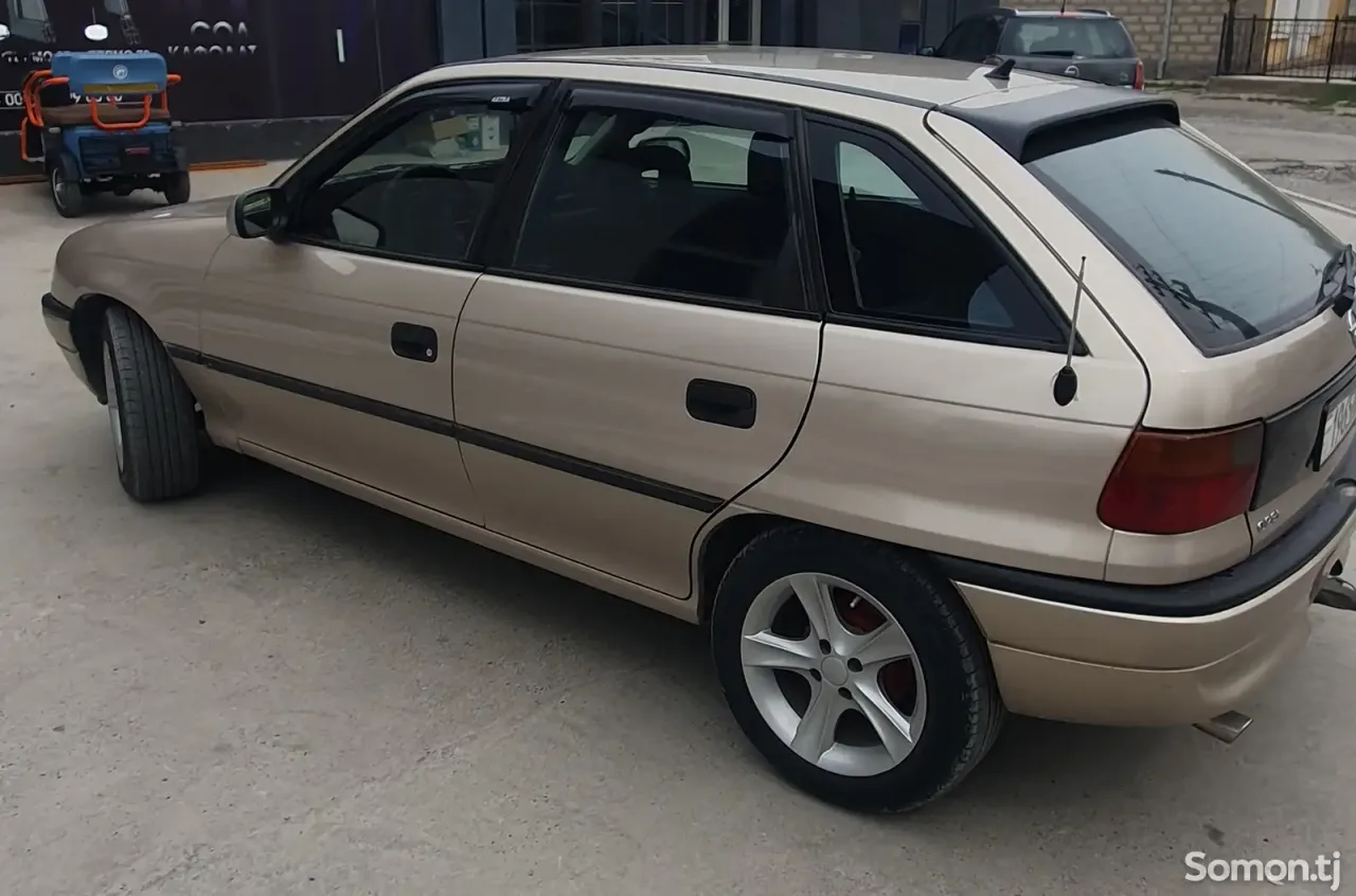 Opel Astra F 1997 · 1.6 MT