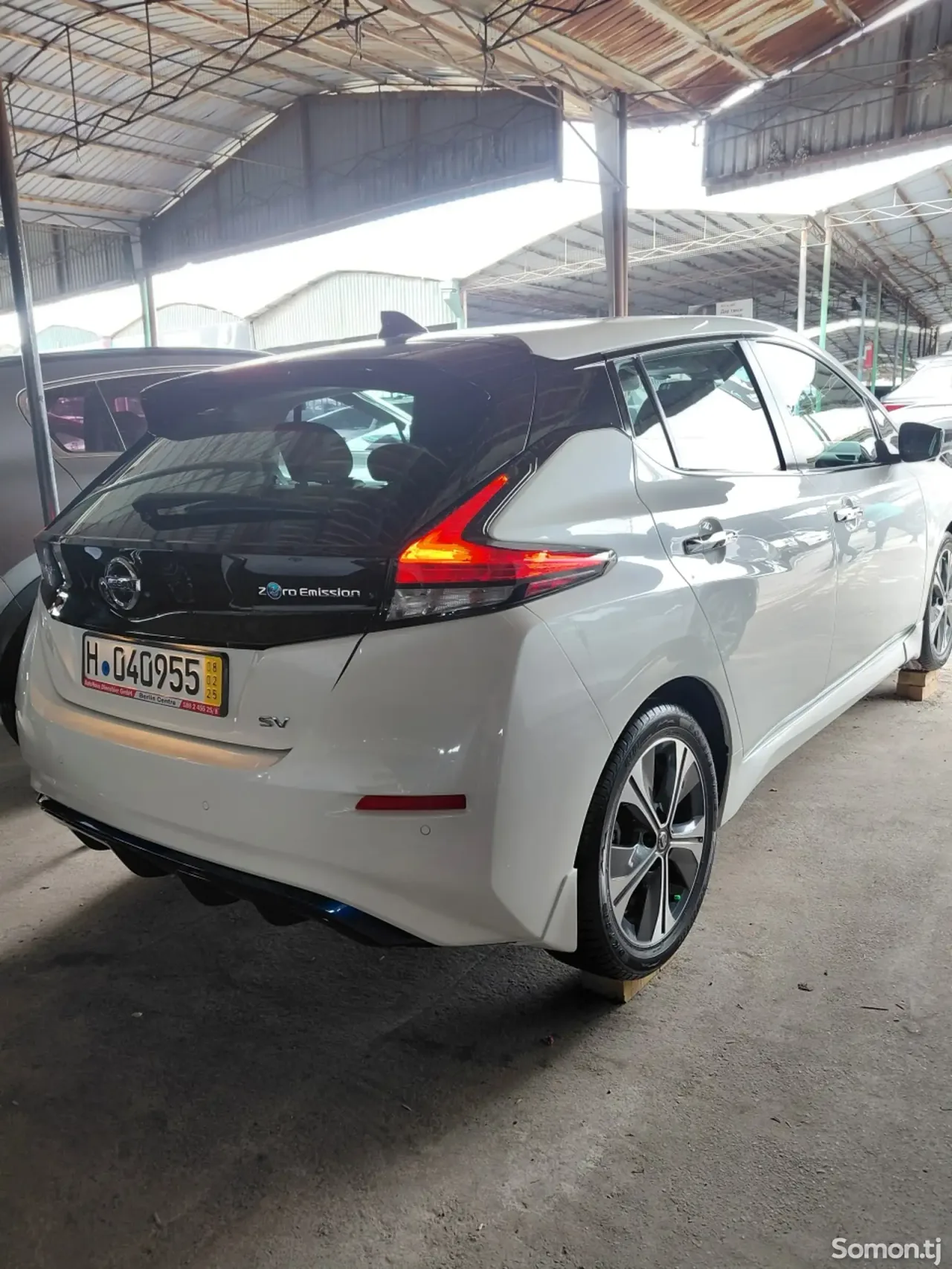Nissan Leaf 2020 · AT