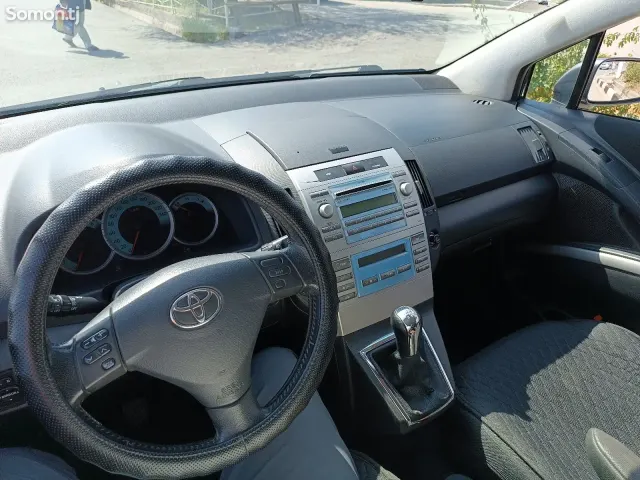 Toyota Corolla Verso 2009 · 2.2 MT