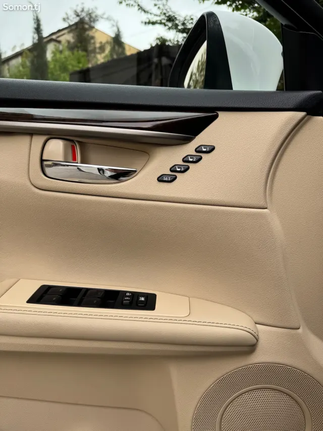 Lexus ES series 2015 · 3.0 AT