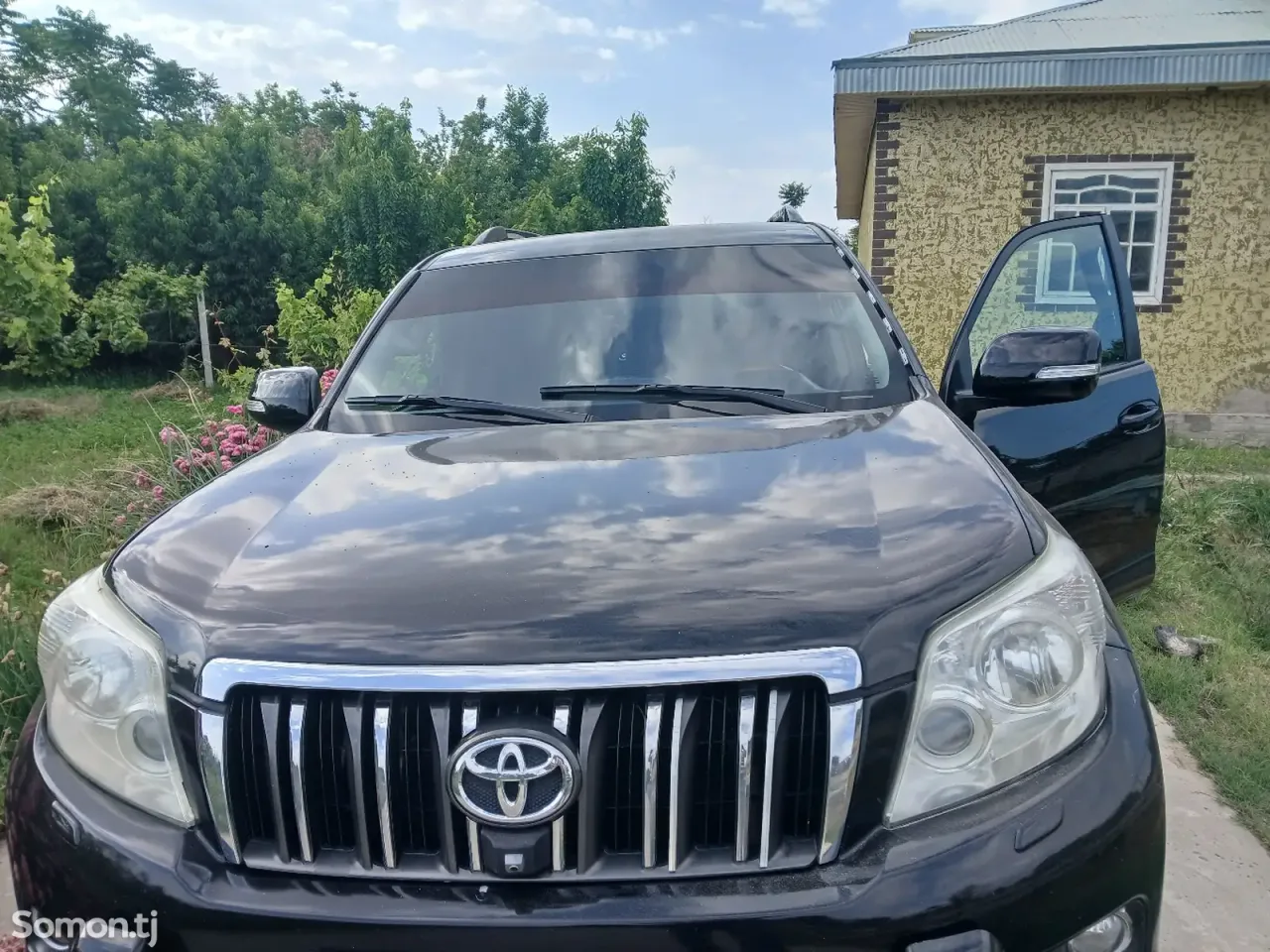 Toyota Land Cruiser Prado 2012 · 2.7 AT