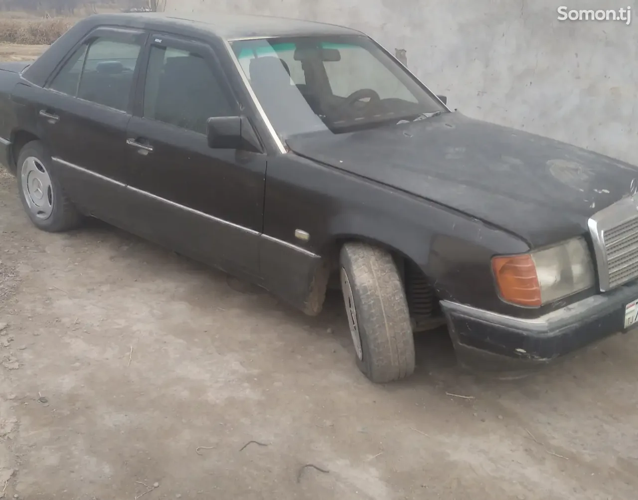 Mercedes-Benz W124 1990 · 2.5 MT