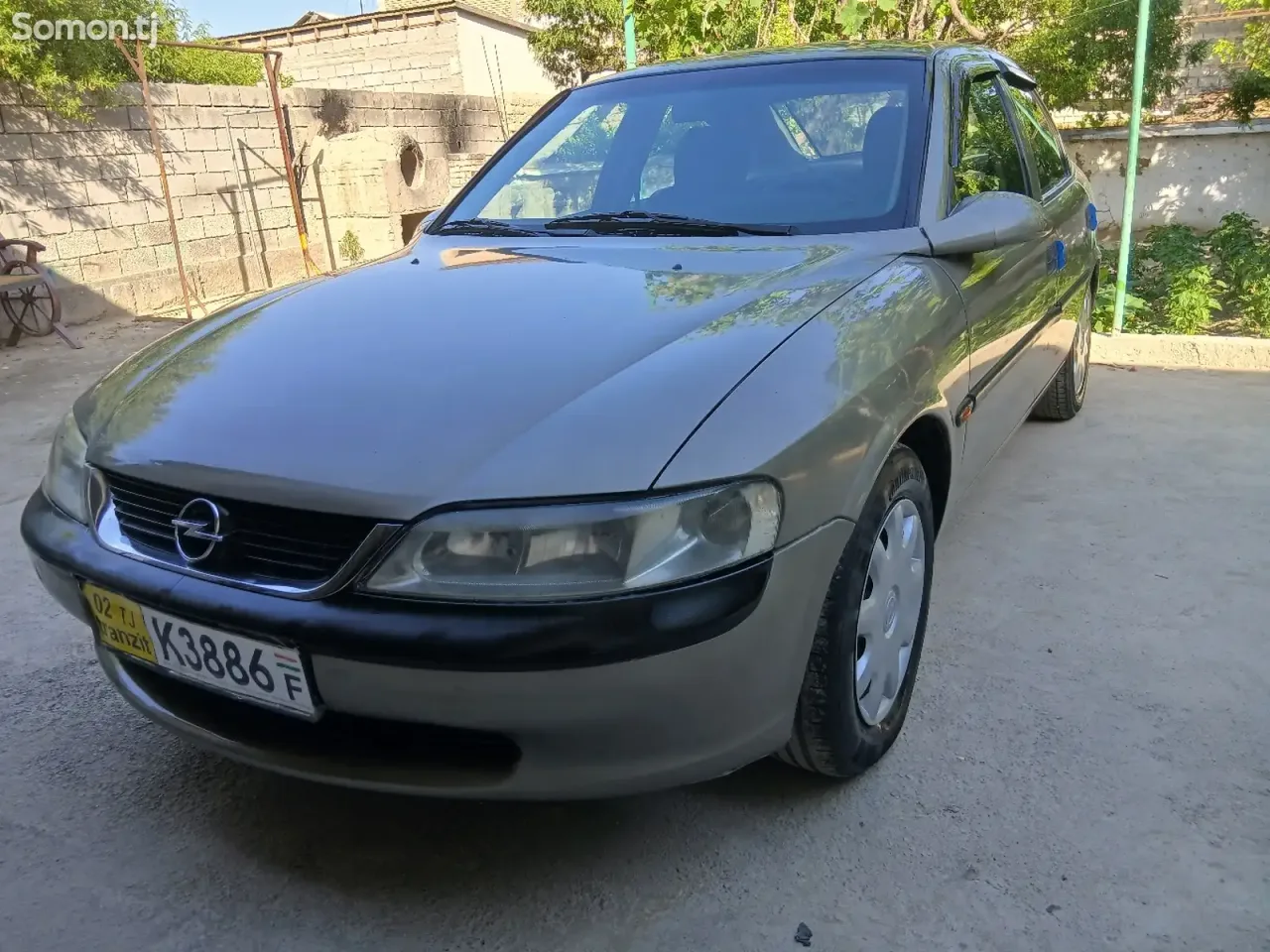 Opel Vectra B 1996 · 1.6 MT