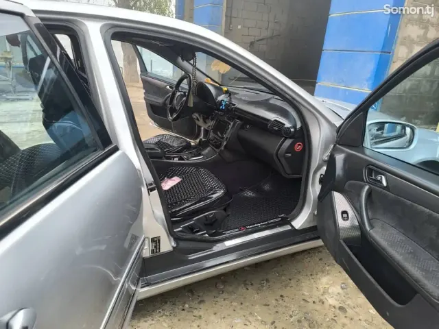 Mercedes-Benz C class 2002 · 2.0 AT
