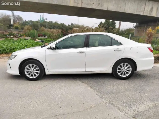 Toyota Camry 2016 · 2.0 AT