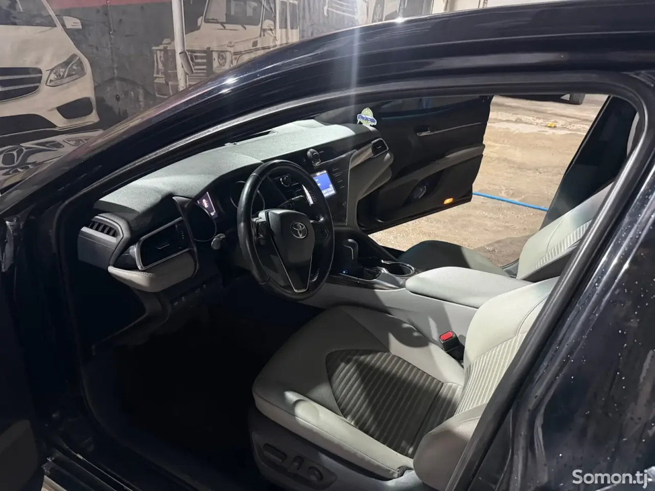 Toyota Camry 2018 · 2.5 AT