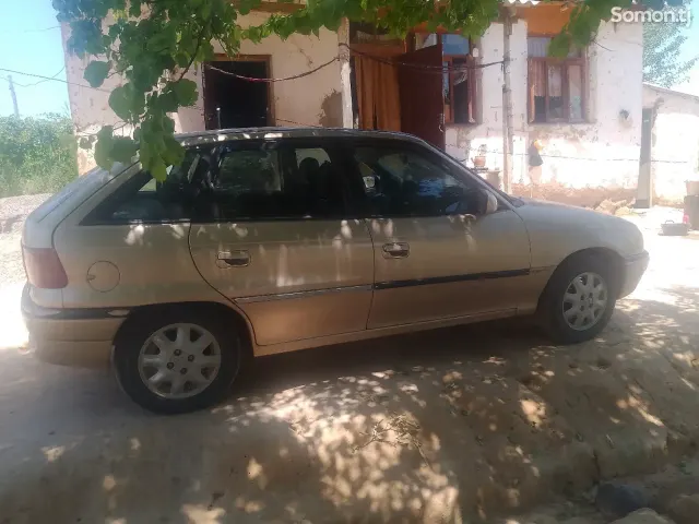 Opel Astra F 1997 · 1.6 MT
