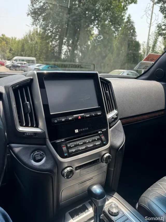 Toyota Land Cruiser 2018 · 4.5 AT