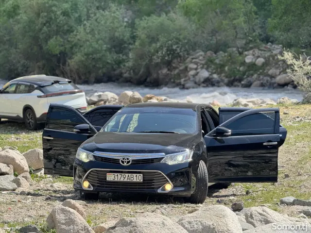 Toyota Camry 2015 · 2.5 AT
