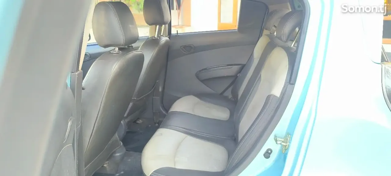 Chevrolet Spark 2010 · 1.1 AT