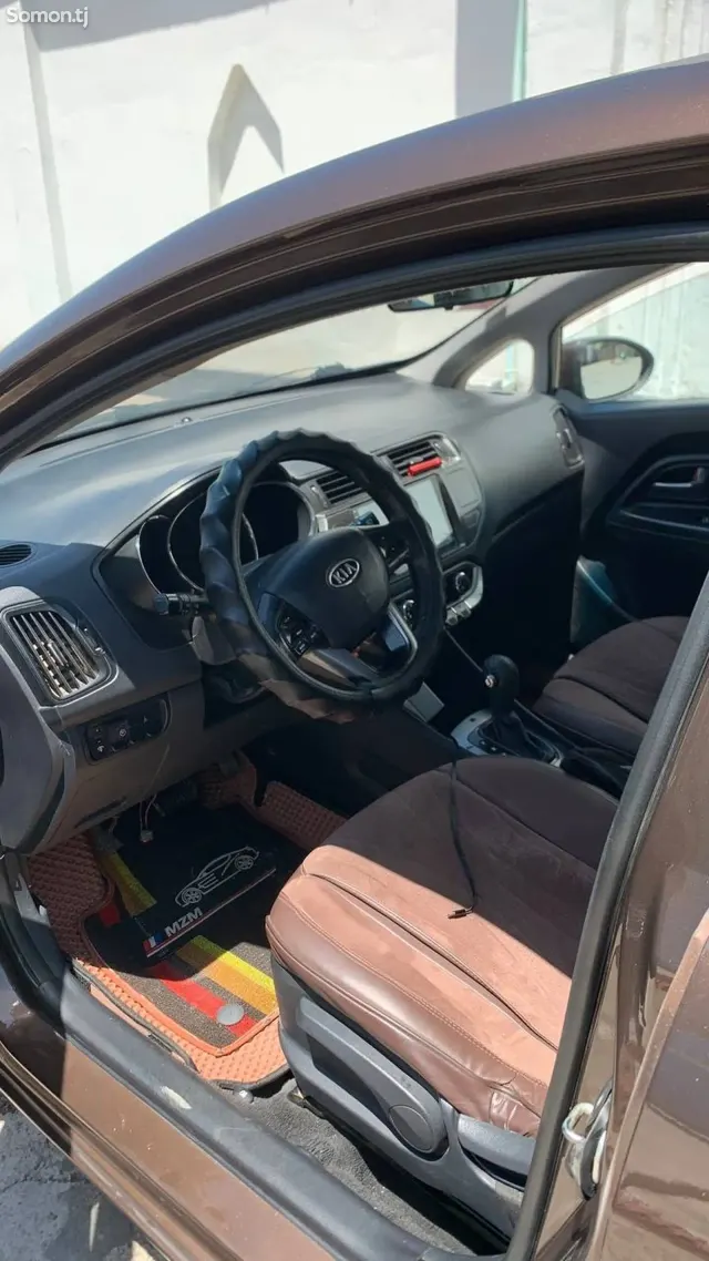 Kia Rio 2012 · 1.4 AT