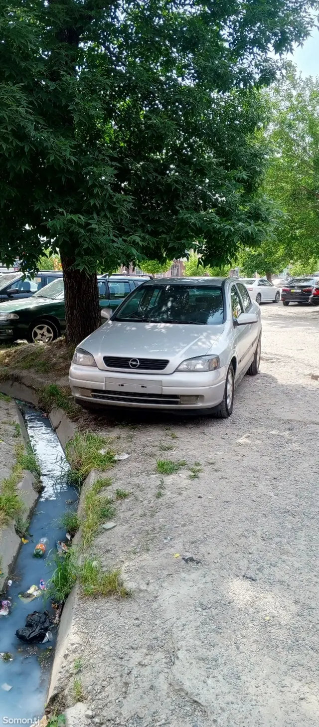 Opel Astra G 1999 · 1.8 MT