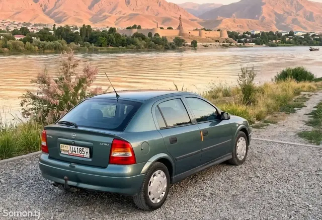 Opel Astra G 1999 · 1.6 MT