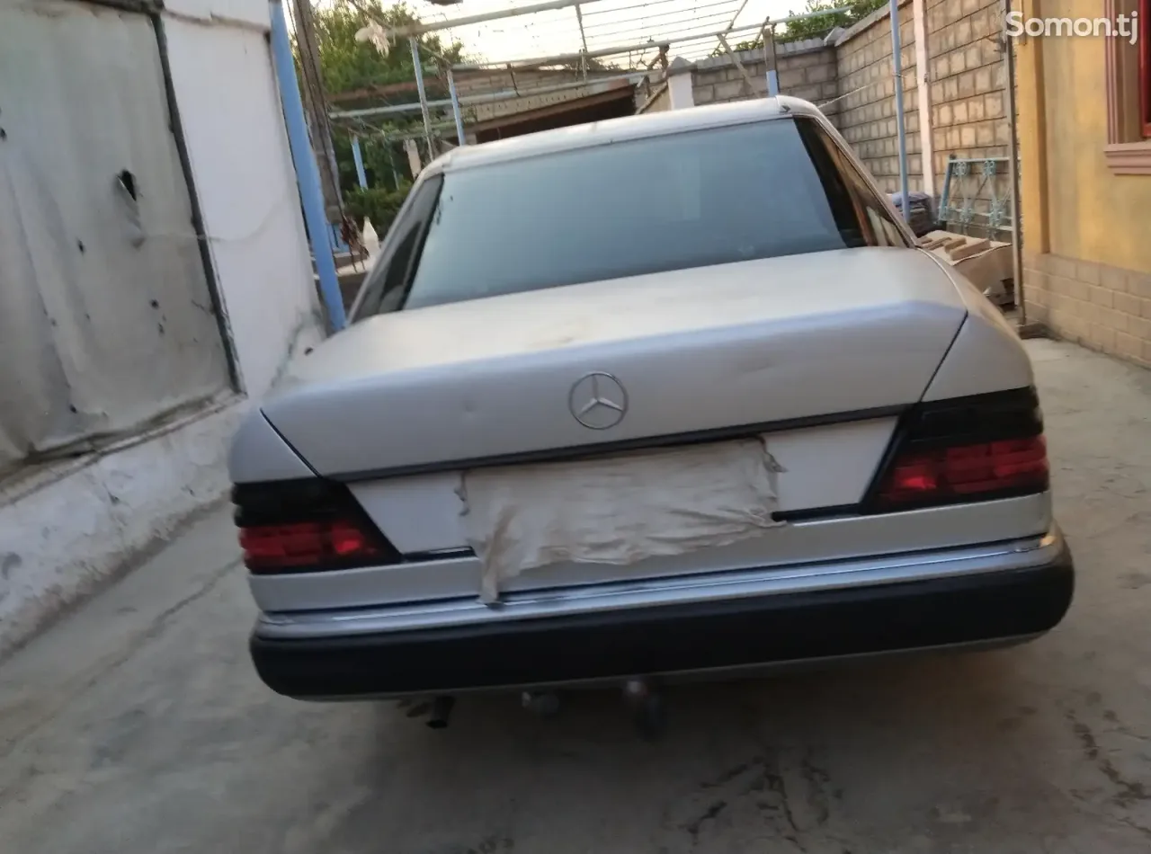 Mercedes-Benz W124 1991 · 2.0 MT