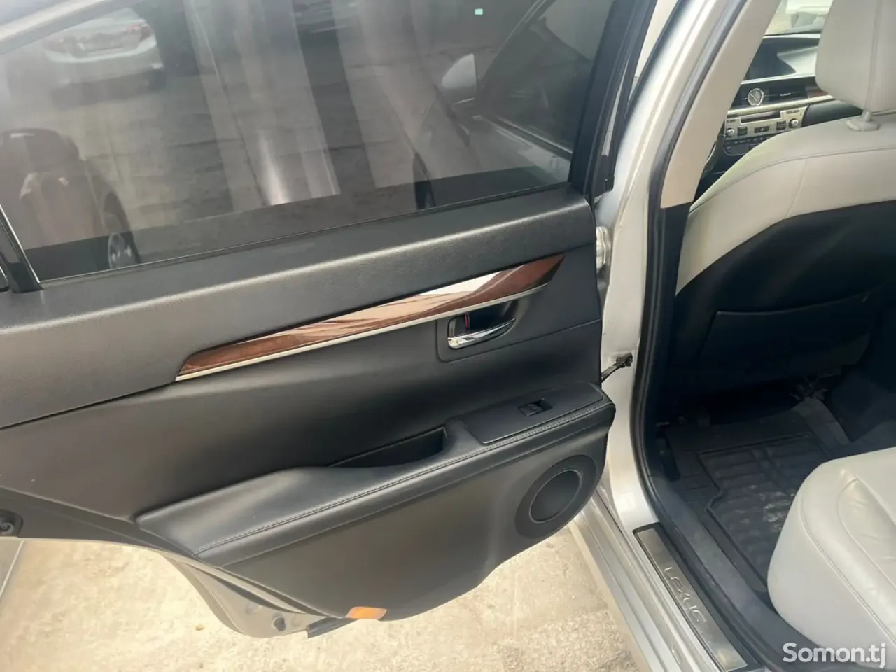 Lexus ES series 2014 · 3.5 AT