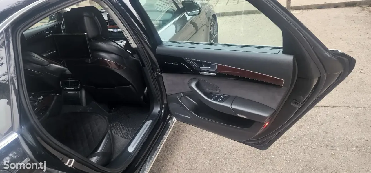 Audi A8 2013 · 3.0 AT