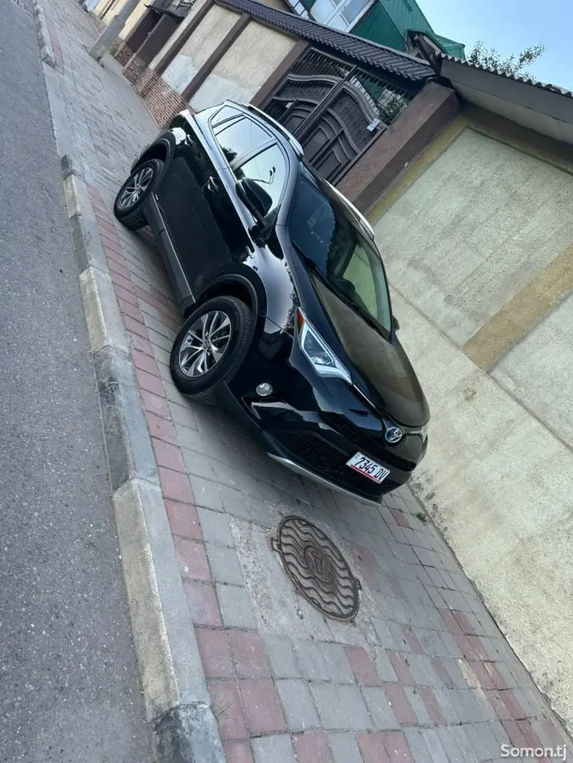 Toyota RAV 4 2016 · 2.5 AT