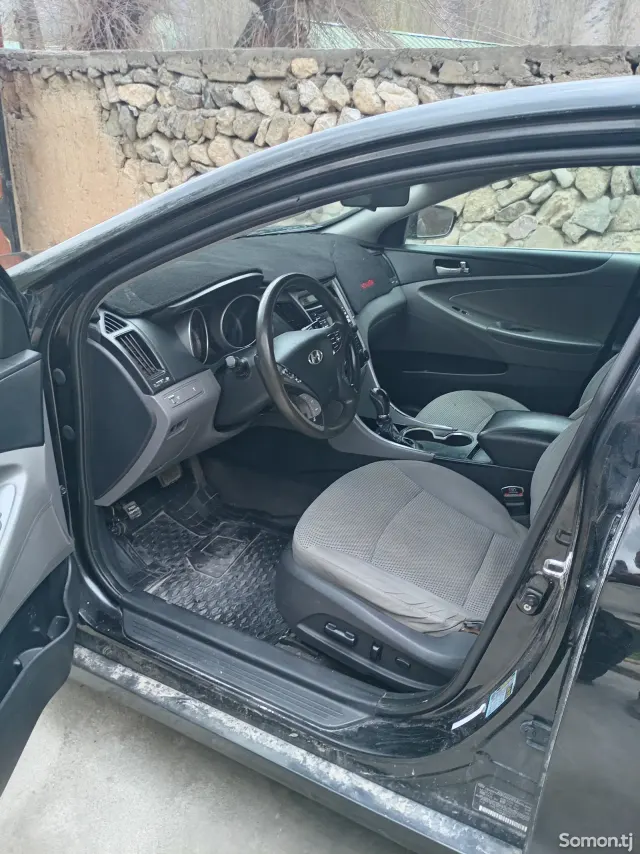 Hyundai Sonata 2011 · 2.0 AT