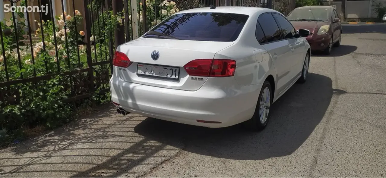 Volkswagen Jetta 2011 · 2.5 AT