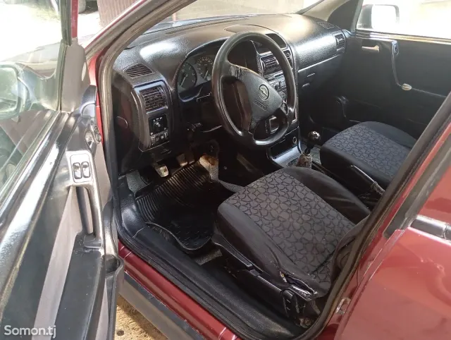 Opel Astra G 1999 · 1.6 MT