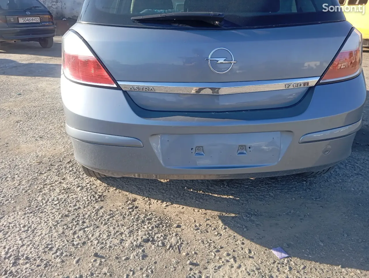 Opel Astra H 2006 · 1.7 MT
