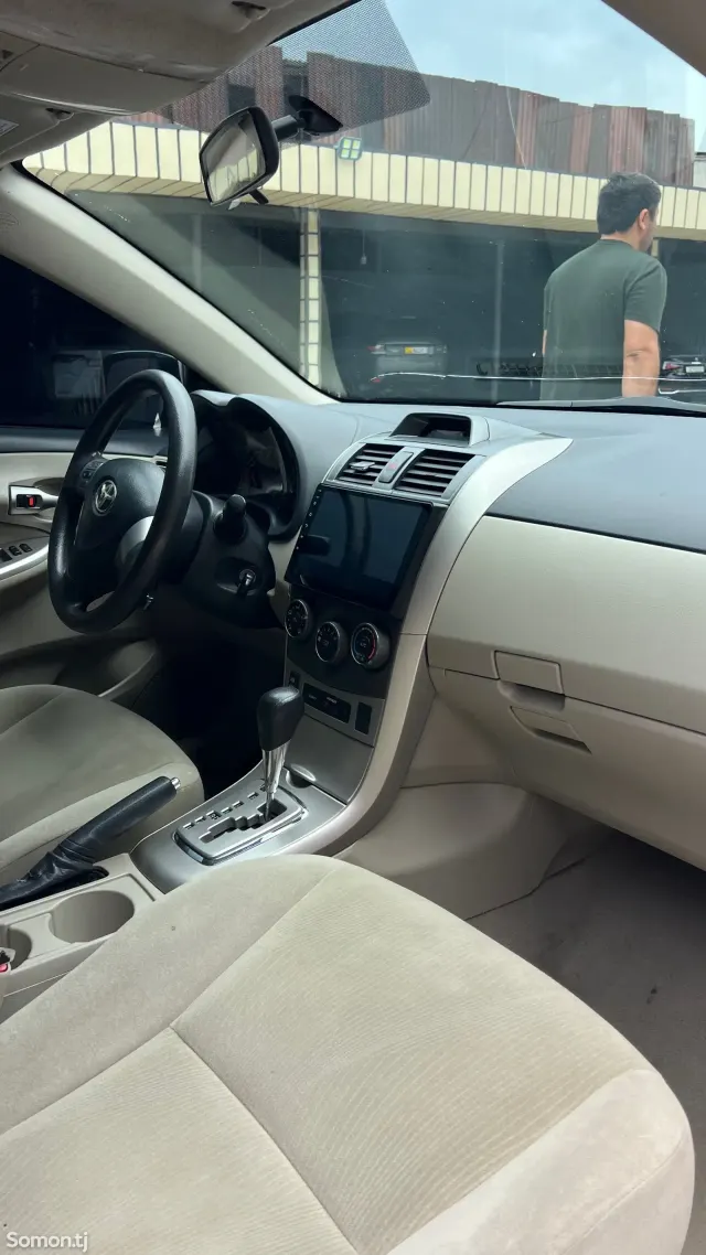 Toyota Corolla 2013 · 1.8 AT