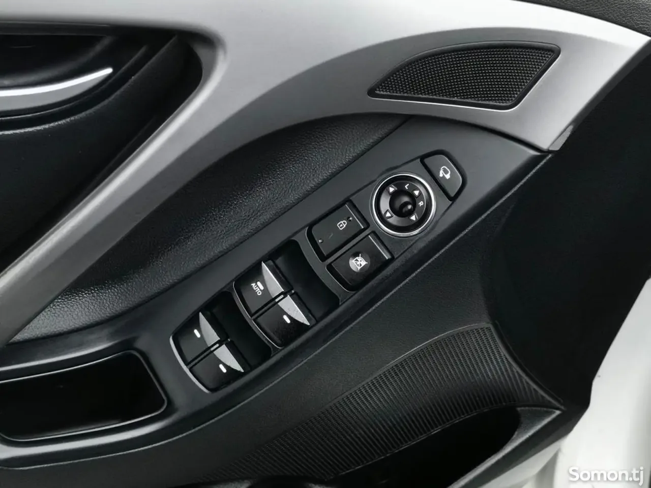 Hyundai Elantra 2015 · AT