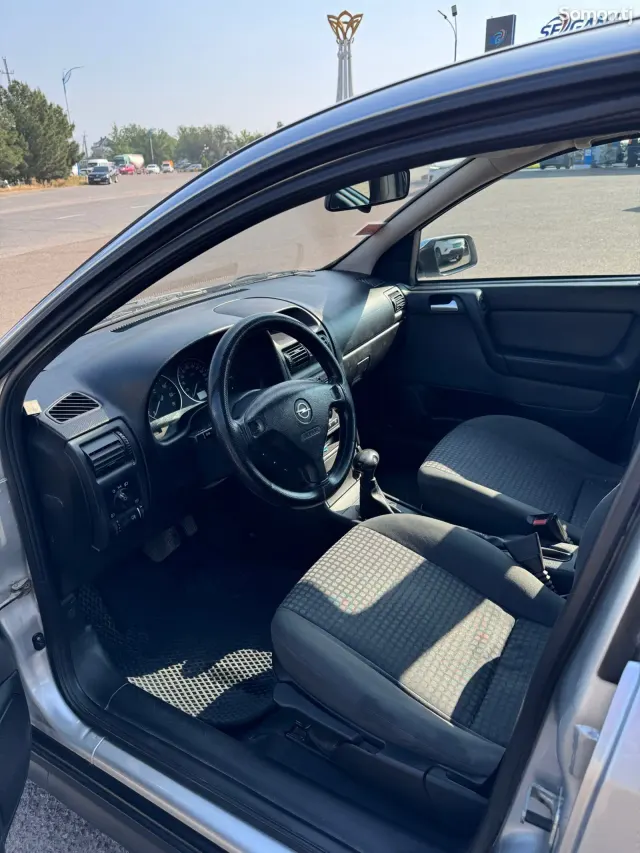 Opel Astra G 2002 · 1.6 AT