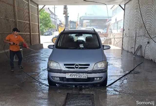 Opel Zafira 2001 · 2.2 AT