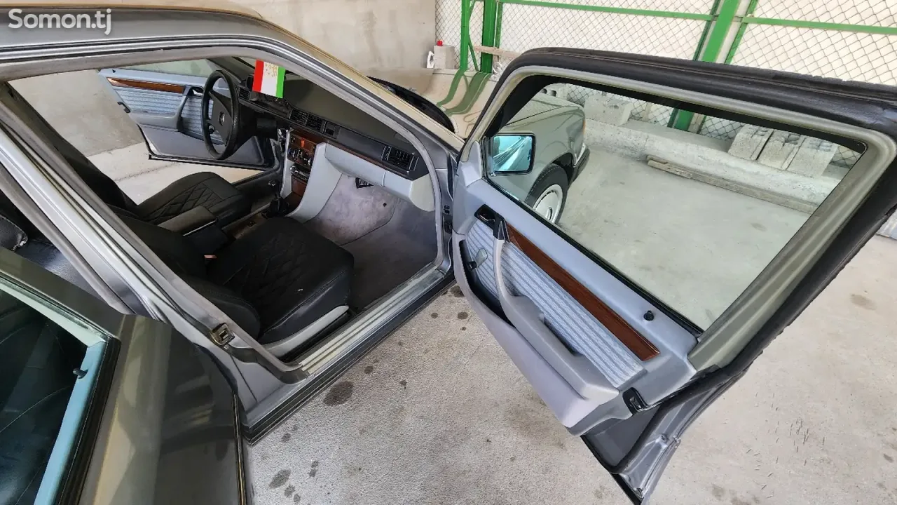 Mercedes-Benz W124 1991 · 2.0 MT