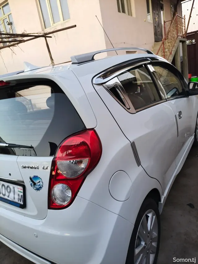 Chevrolet Spark 2014 · 1.1 AT