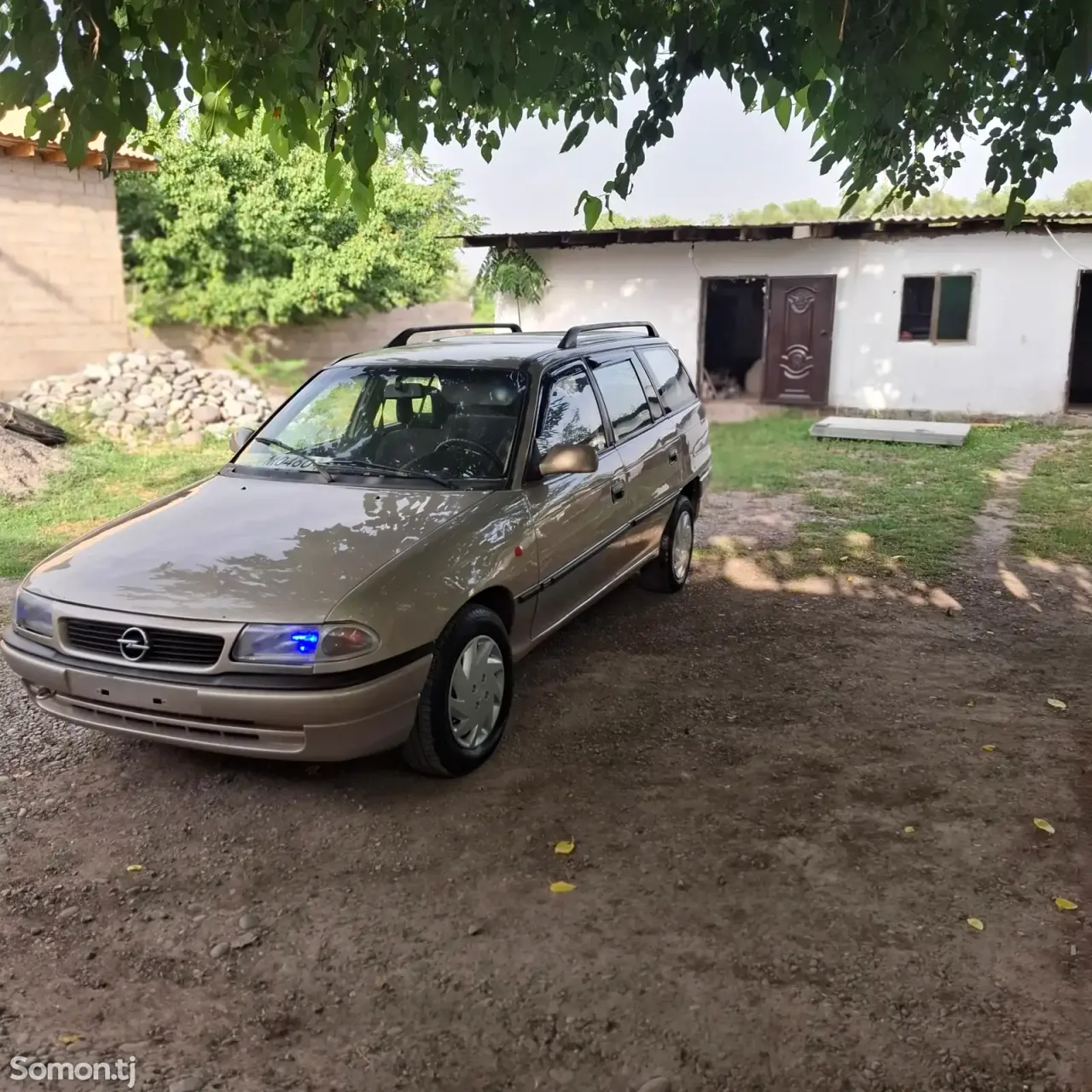 Opel Astra F 1998 · 1.6 MT