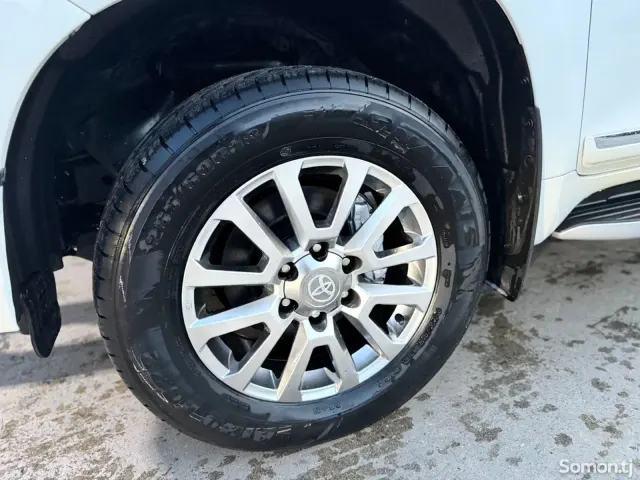 Toyota Land Cruiser Prado 2014 · 0.4 AT