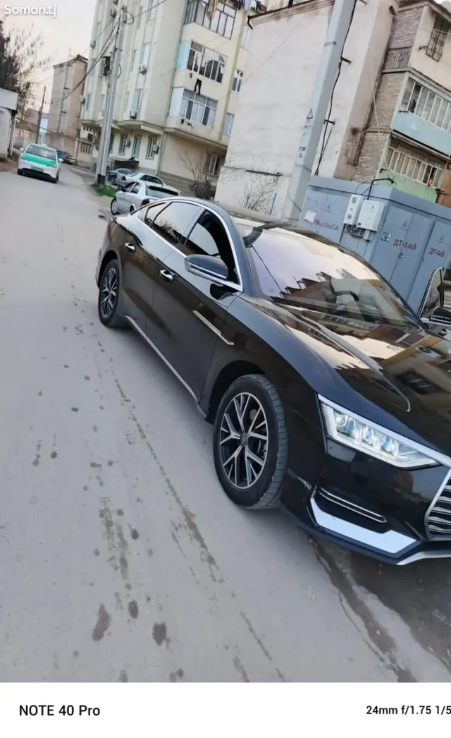BYD E9 2021 · AT