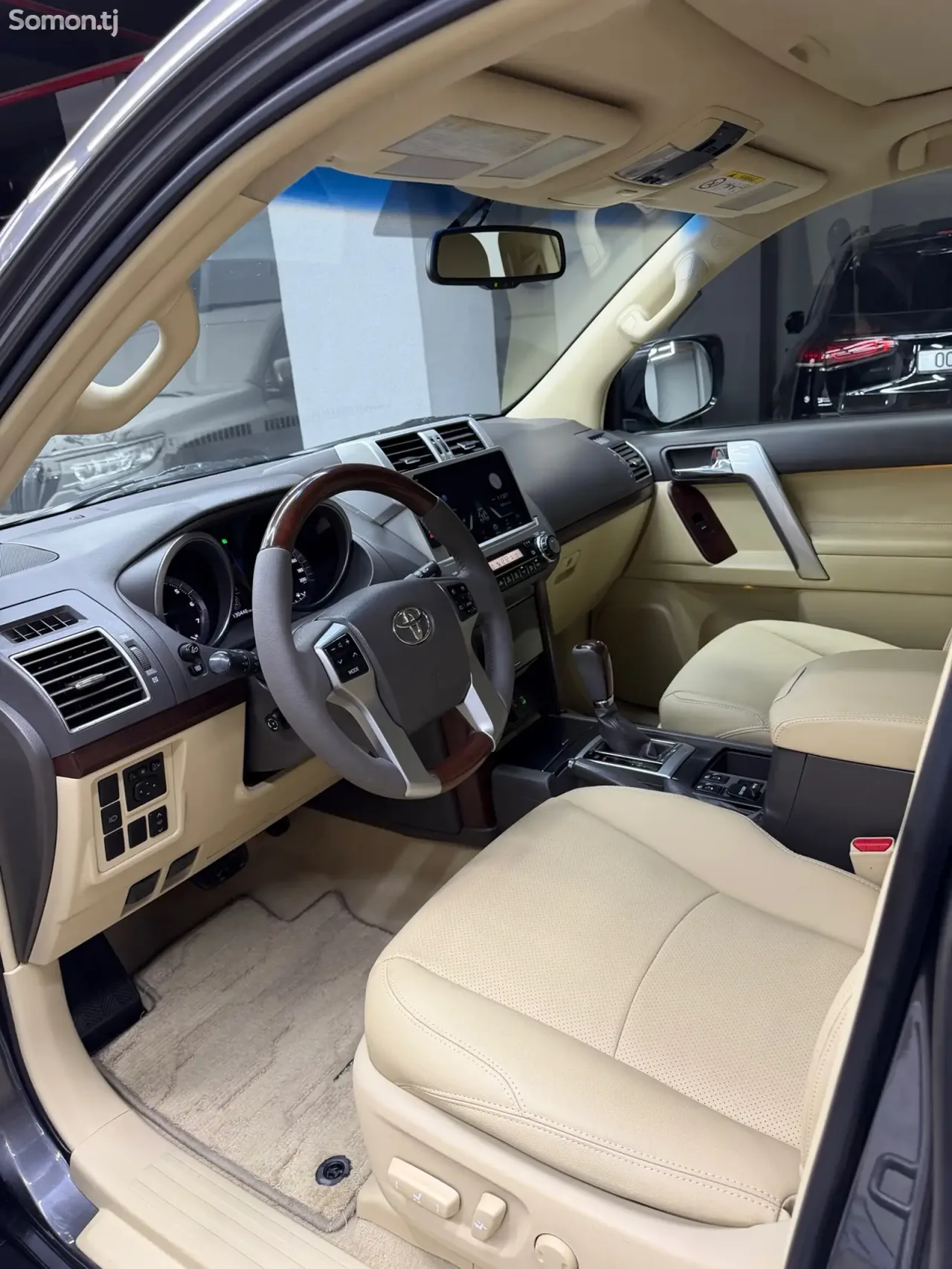 Toyota Land Cruiser Prado 2017 · 4.0 AT