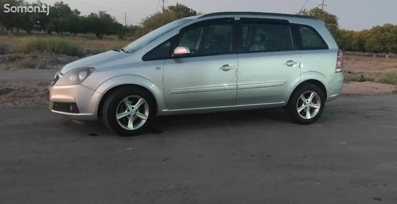 Opel Zafira 2006 · 1.6 MT