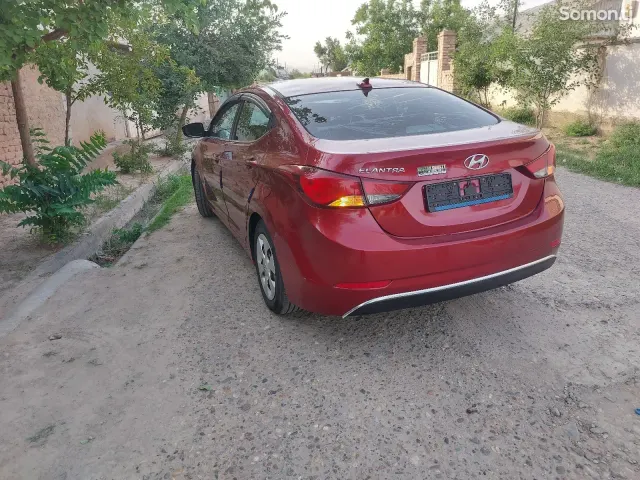 Hyundai Elantra 2015 · 1.8 AT