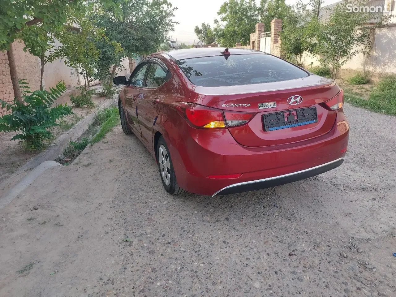 Hyundai Elantra 2015 · 1.8 AT