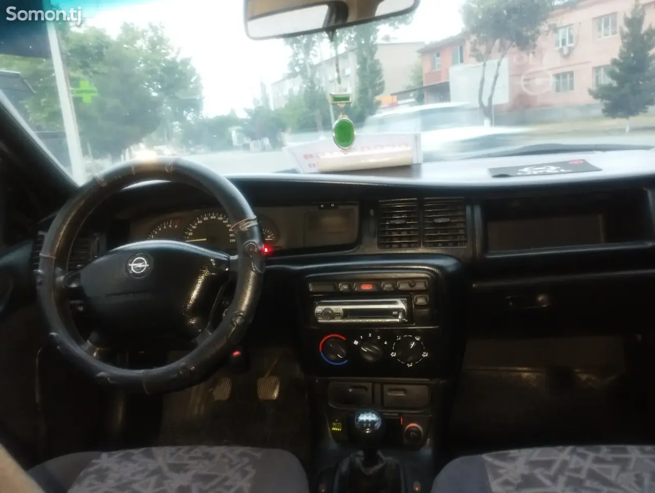 Opel Vectra B 1996 · 1.6 MT