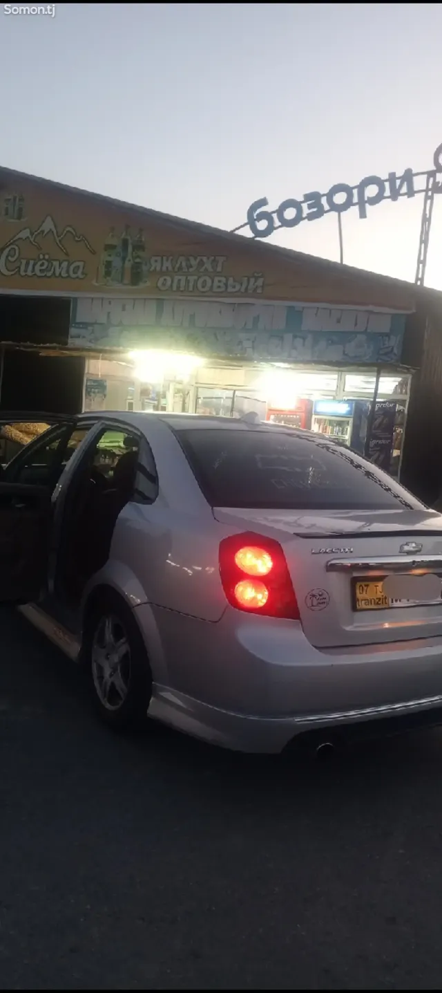 Chevrolet Lacetti 2006 · 1.6 MT