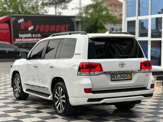 Toyota Land Cruiser 2018 · 4.6 AT