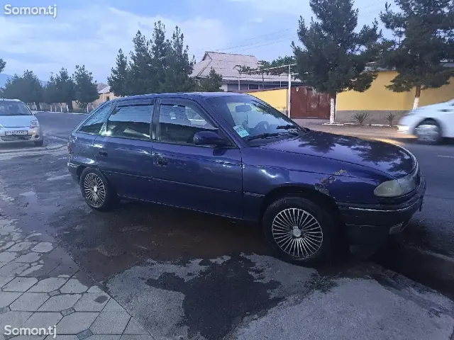 Opel Astra F 1995 · 1.6 MT