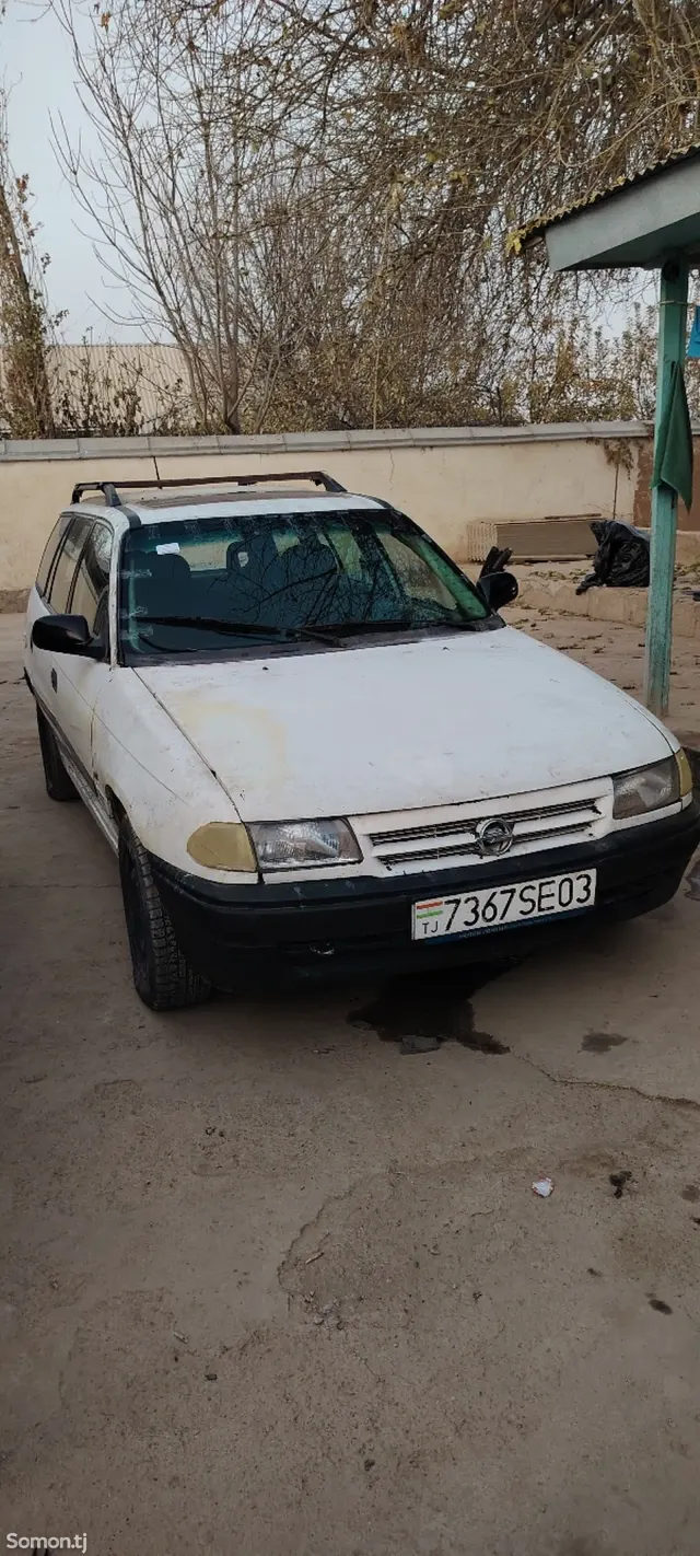 Opel Astra F 1994 · 1.6 MT