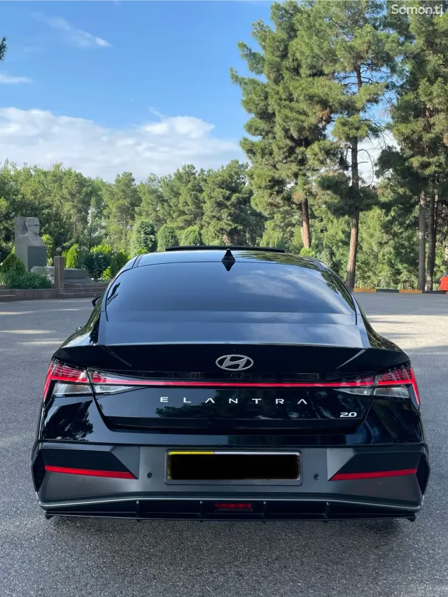 Hyundai Elantra 2024 · 2.0 AT