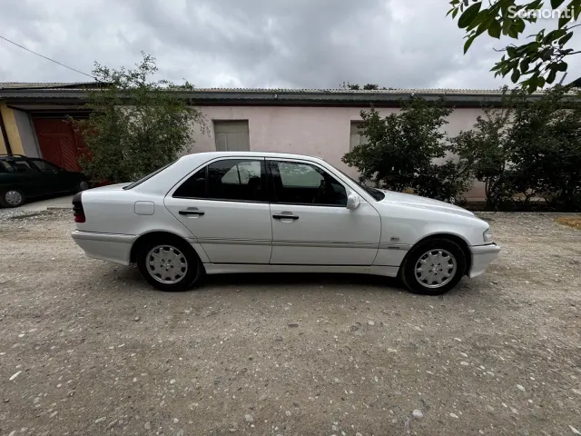 Mercedes-Benz C class 1999 · 2.2 AT