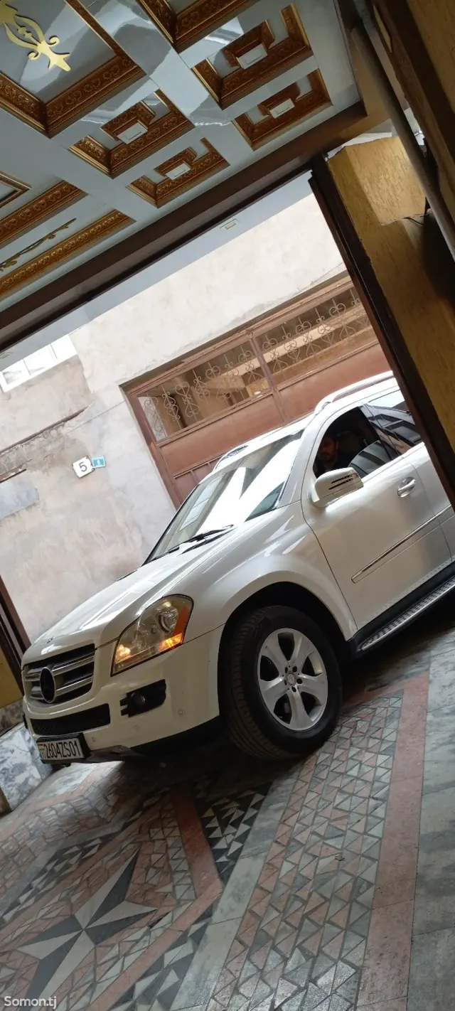 Mercedes-Benz GL class 2011 · 4.5 AT