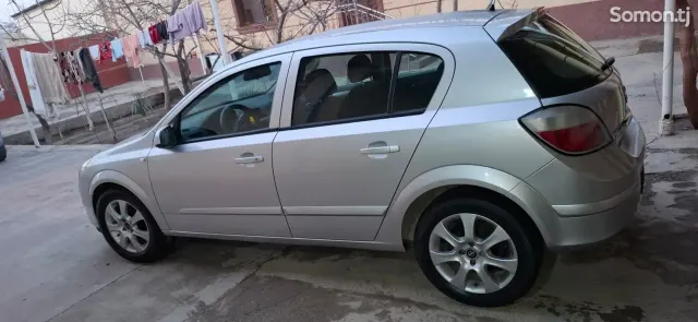 Opel Astra H 2006 · 1.6 MT