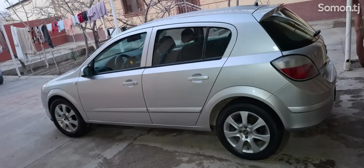 Opel Astra H 2006 · 1.6 MT