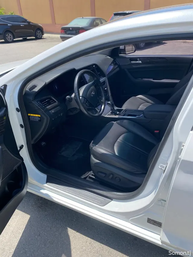 Hyundai Sonata 2015 · 2.0 AT
